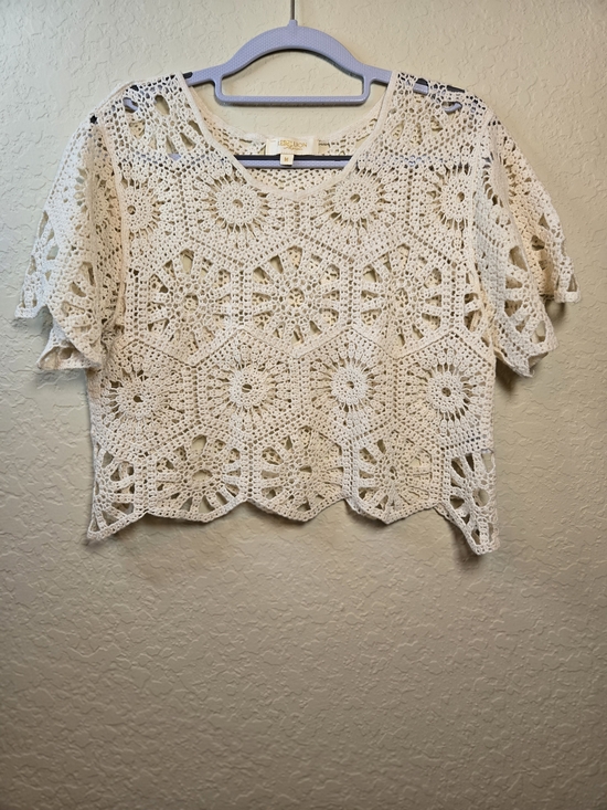 Rebellion Again Tops - Crochet Medallion Short Sleeve Crop Top - Cream